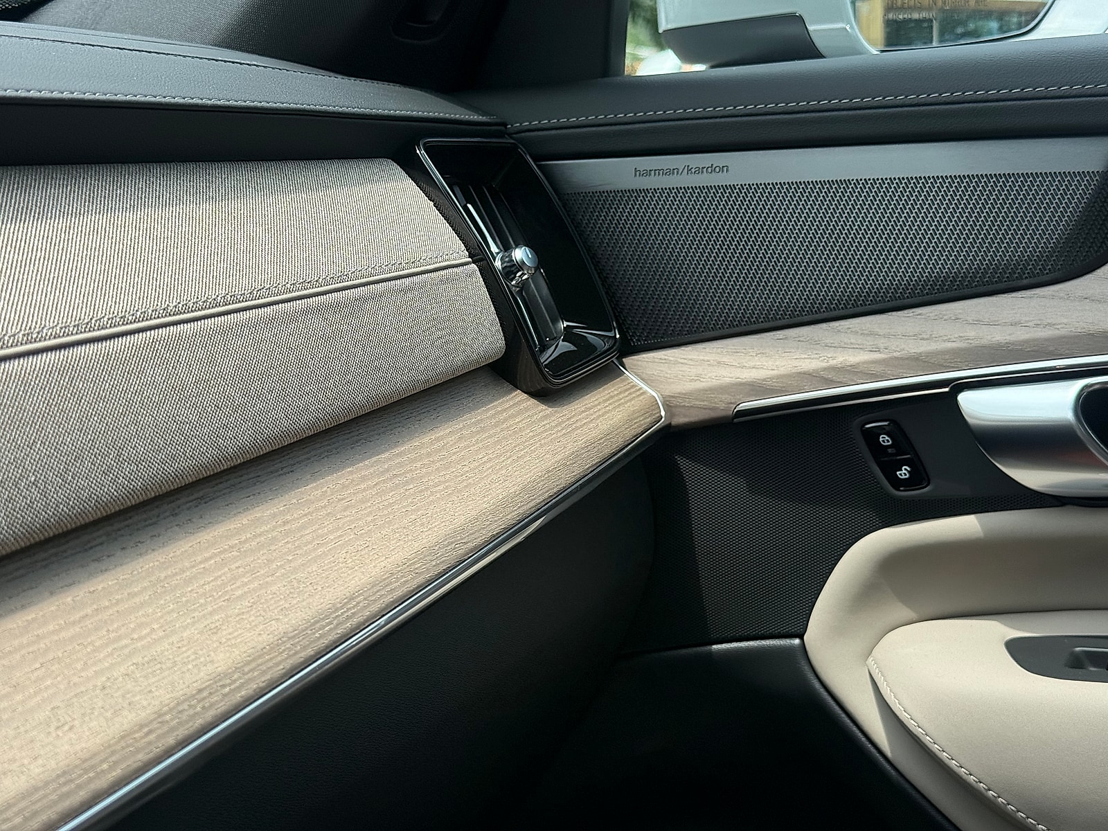 2026 Volvo XC90 Plus - Photo 18