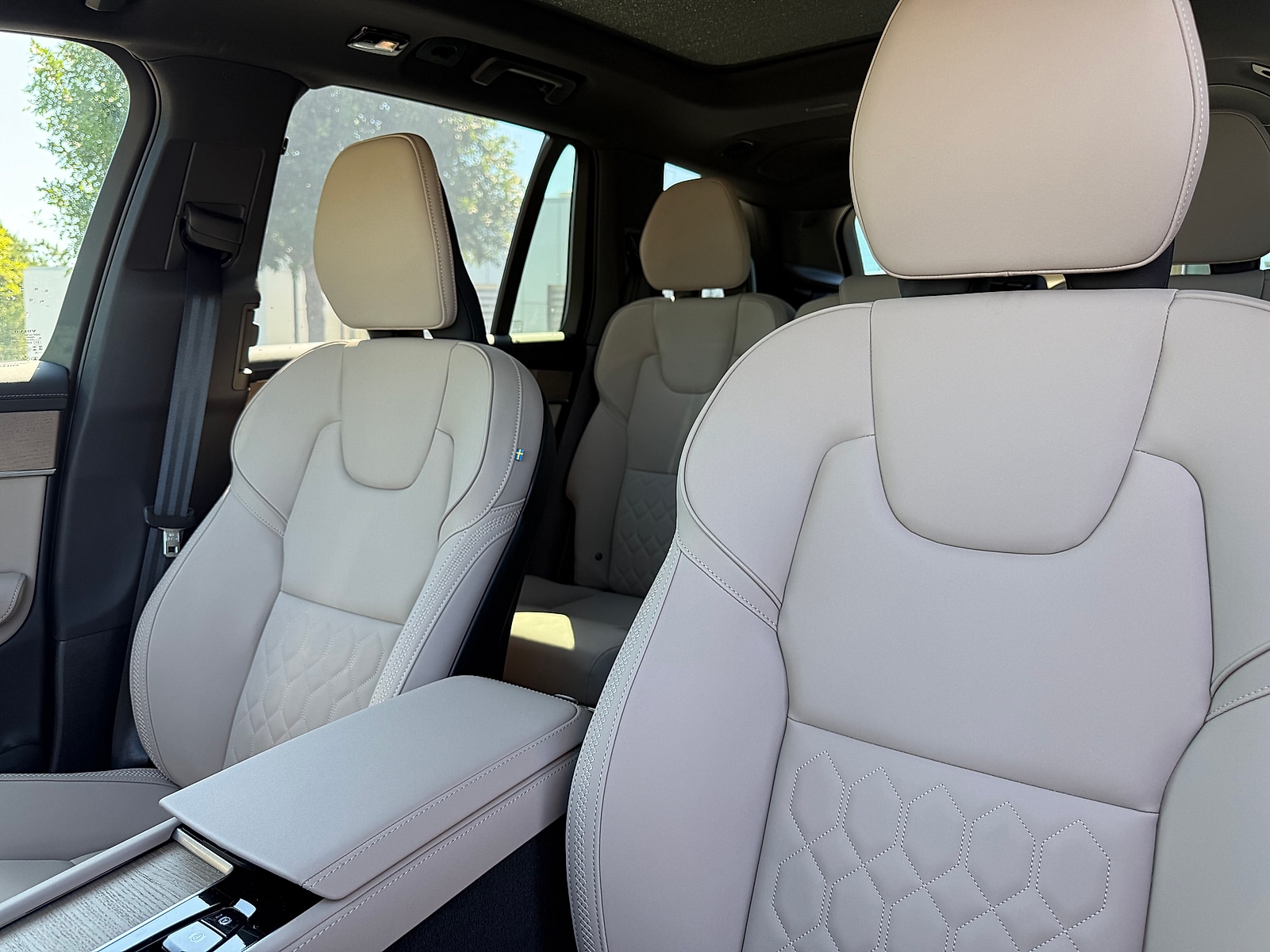 2026 Volvo XC90 Plus - Photo 18