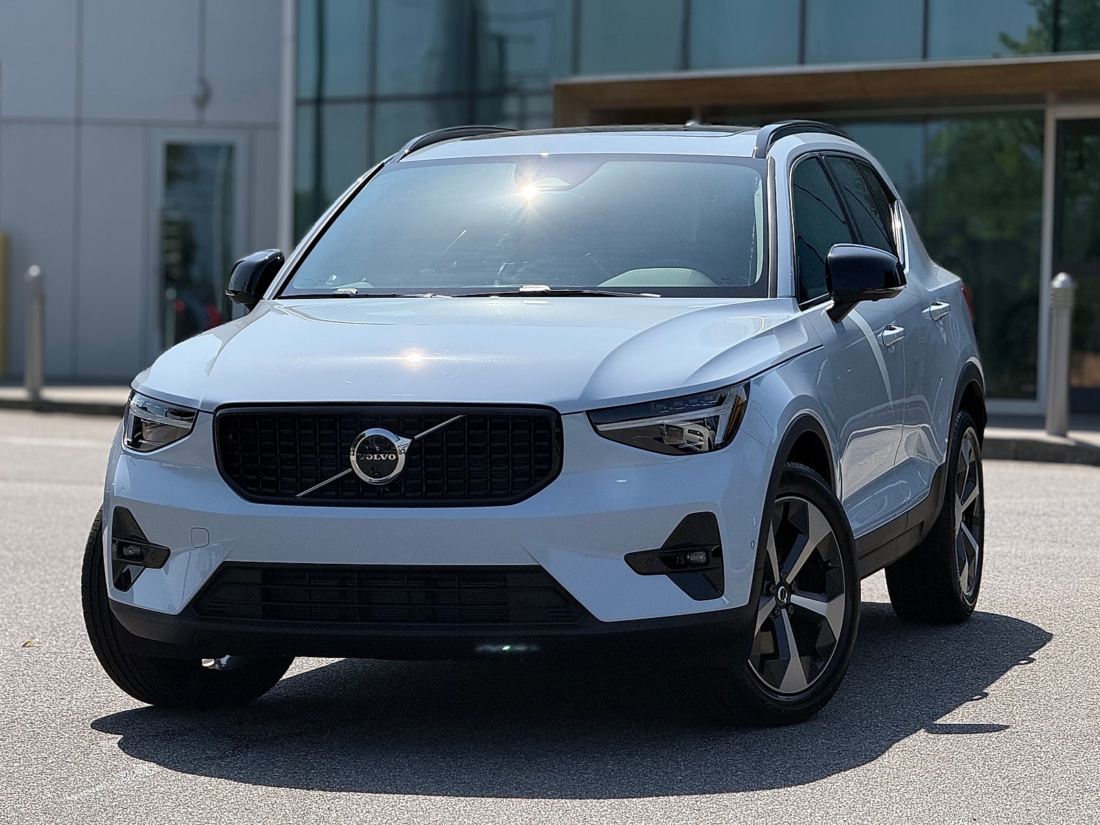 2026 Volvo XC40 B5 Plus Dark AWD's photo