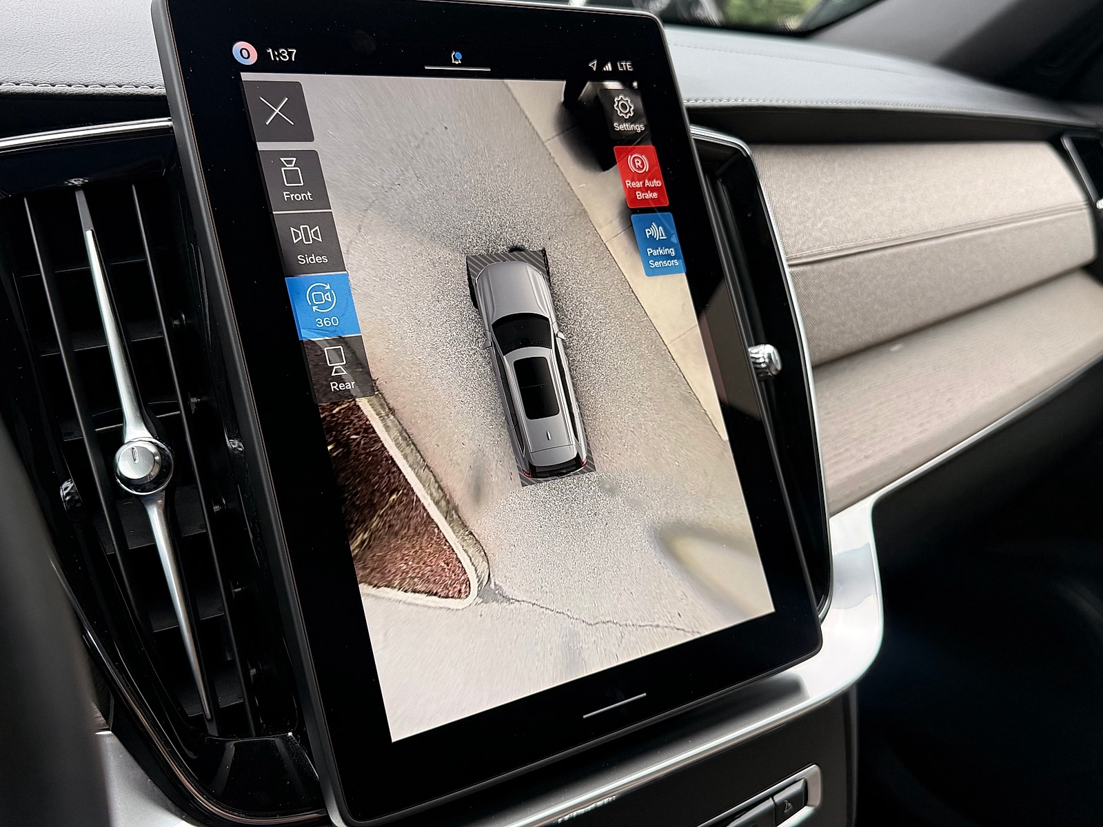 2026 Volvo XC90 Plus - Photo 15