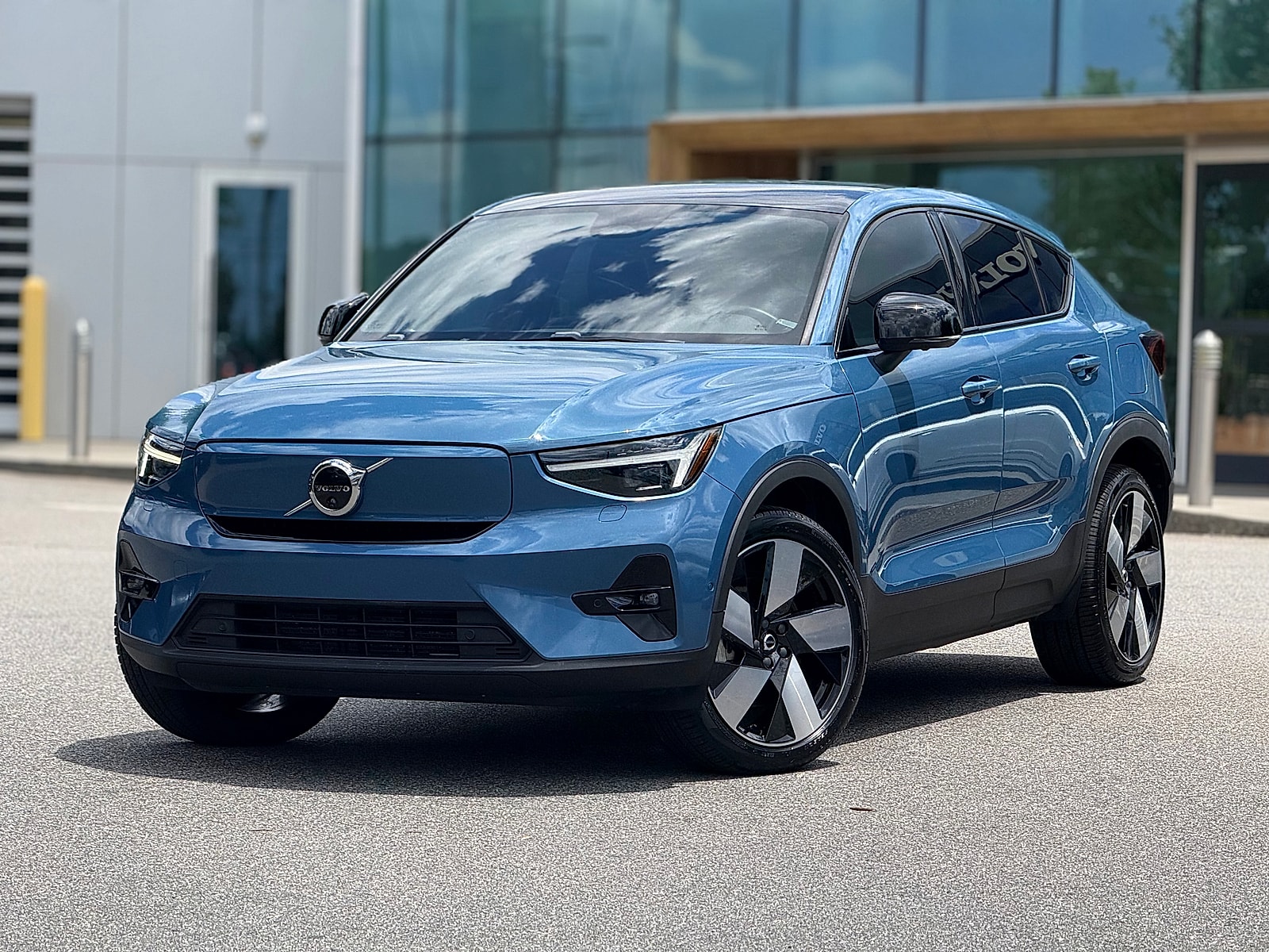 2023 Volvo C40 P8 Recharge Ultimate AWD's photo