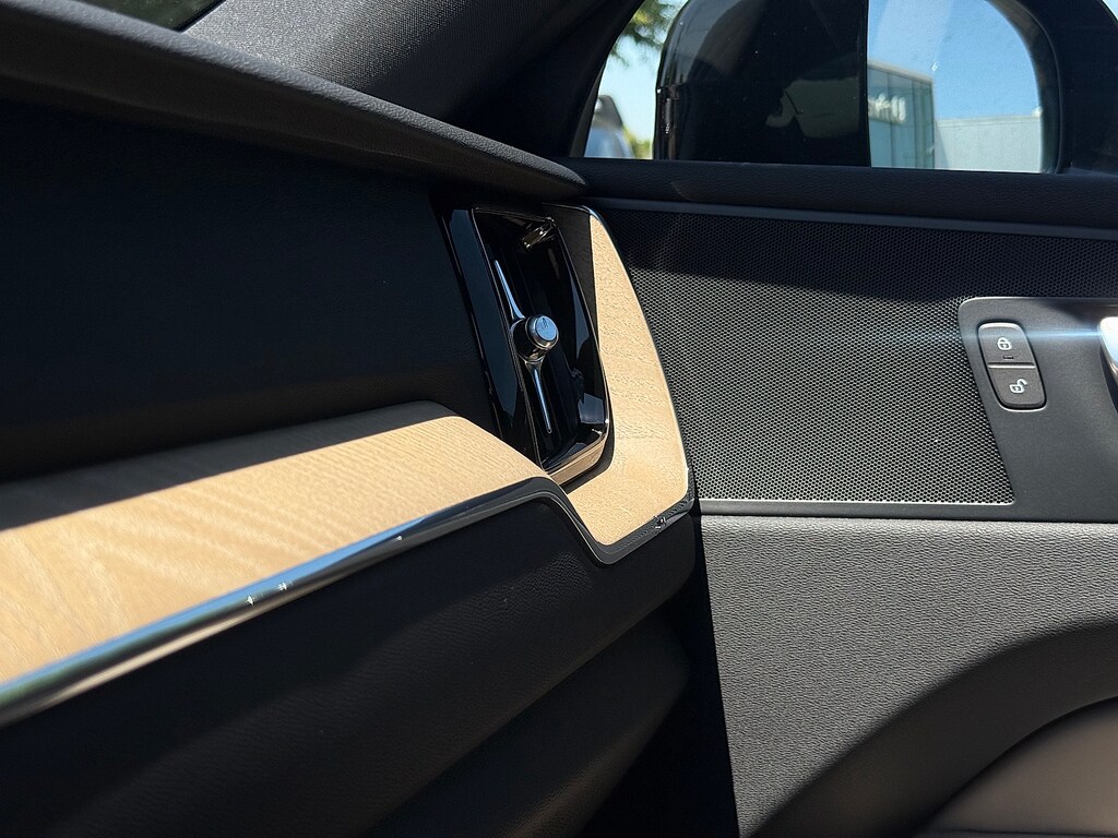 New 2026 Volvo XC60 plug-in hybrid T8 Plus SUV