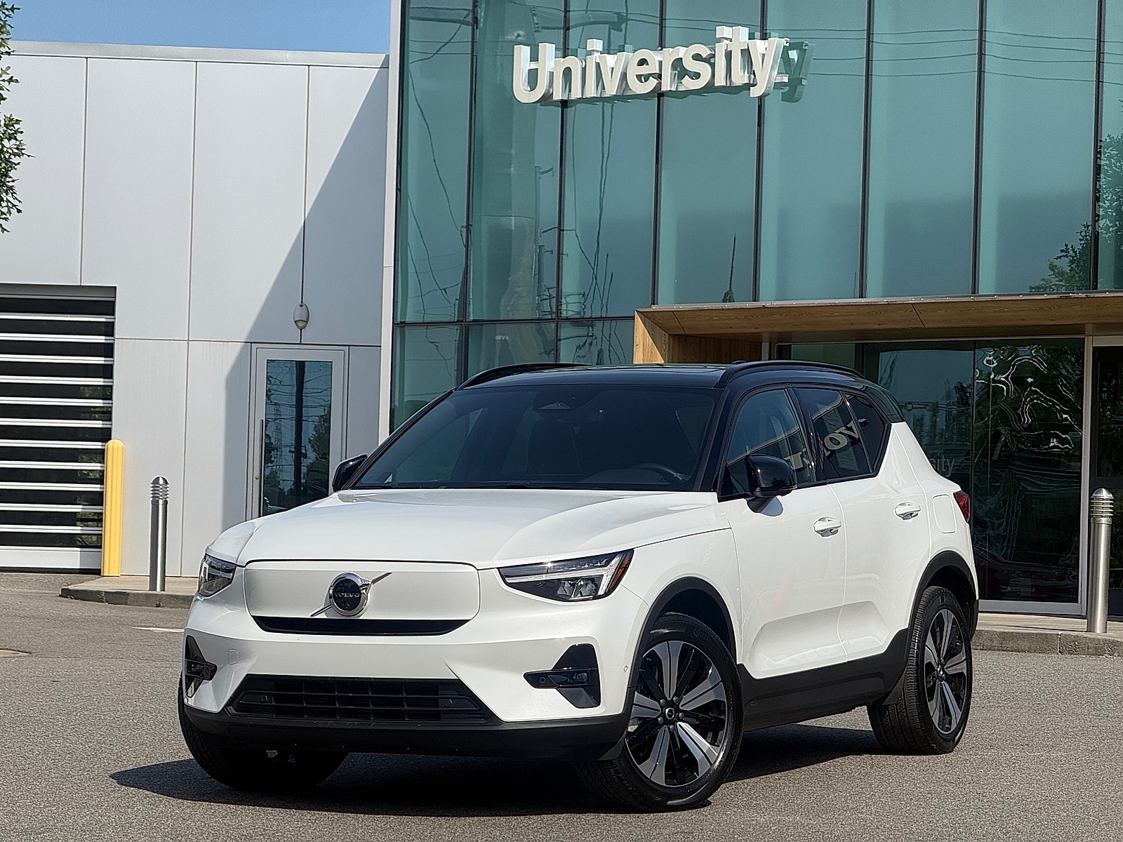2023 Volvo XC40 P8 Recharge Plus AWD's photo