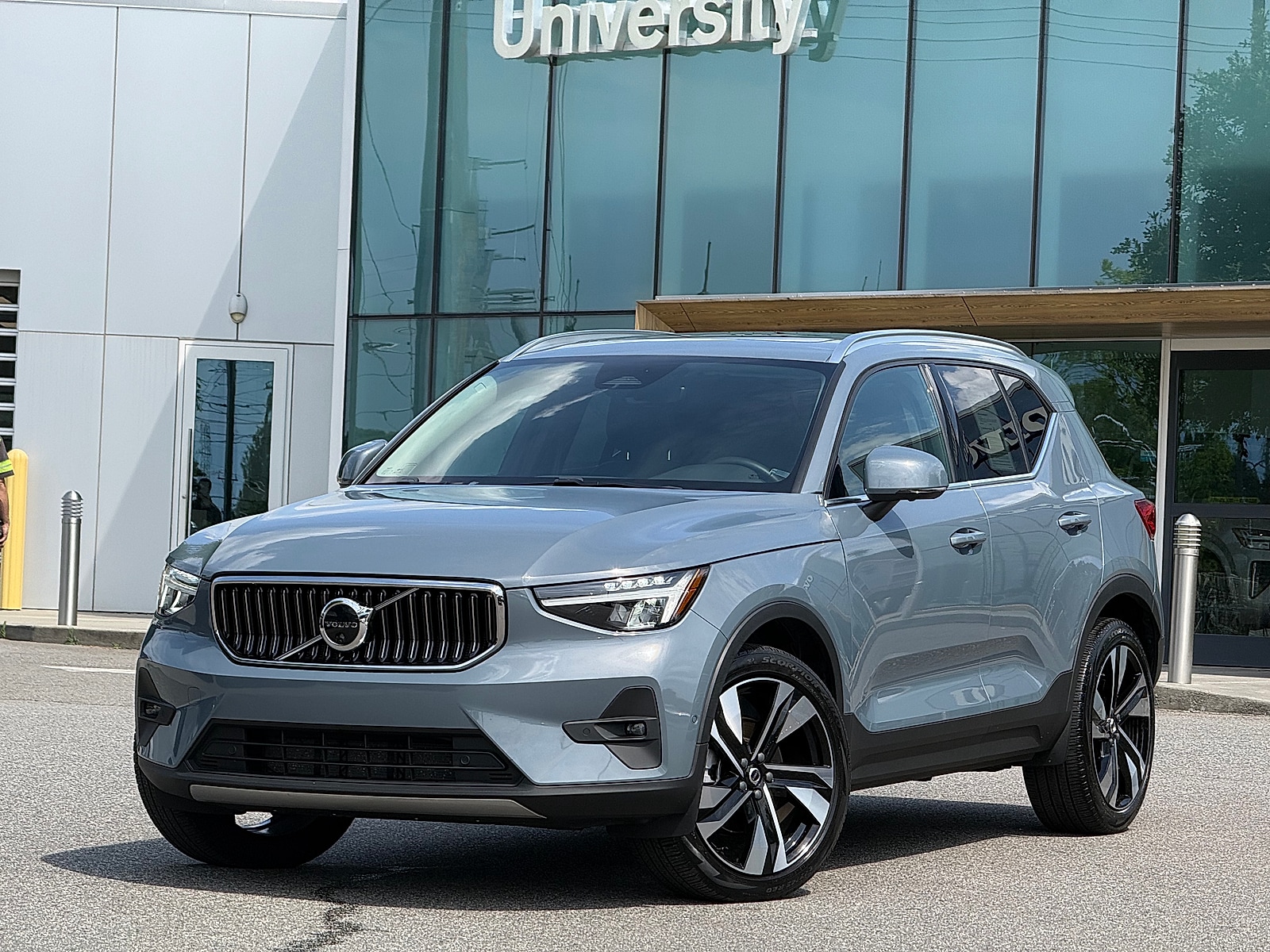 2023 Volvo XC40 B5 Ultimate Bright AWD's photo