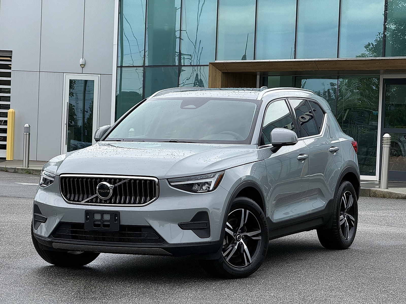 2025 Volvo XC40 B5 Core Bright AWD's photo