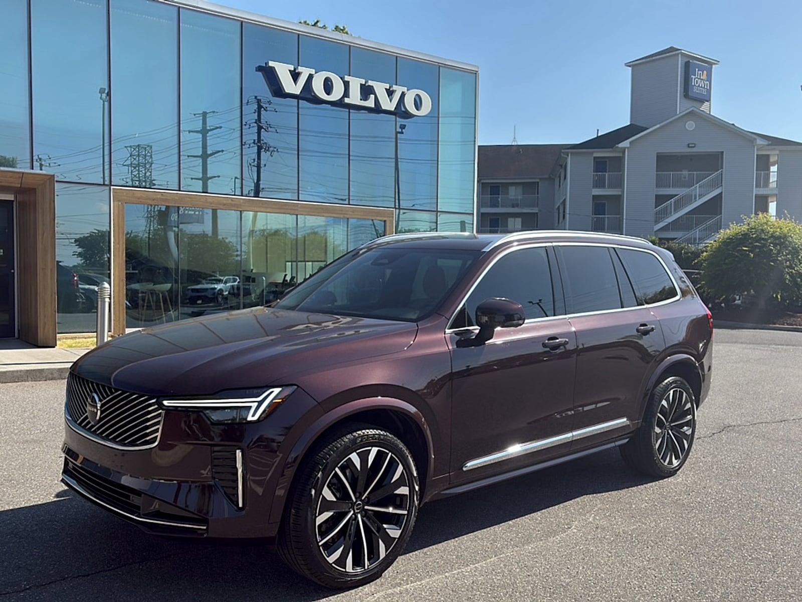 2025 Volvo XC90 B5 Core Bright 4WD's photo