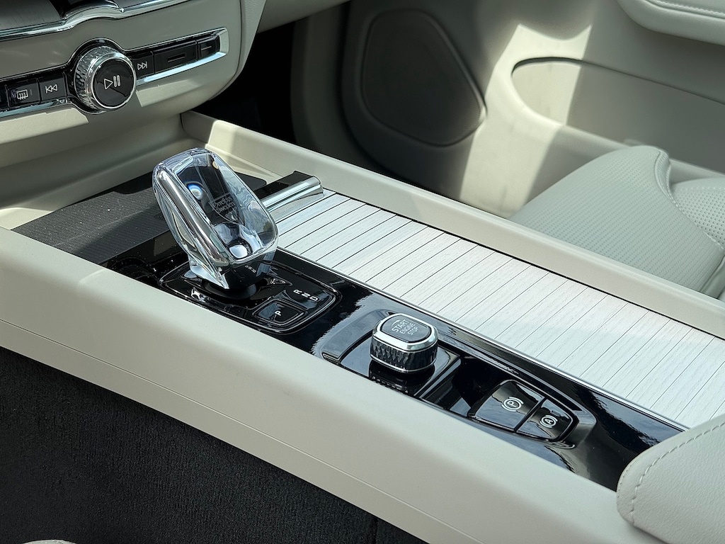 New 2026 Volvo XC60 B5 Ultra SUV