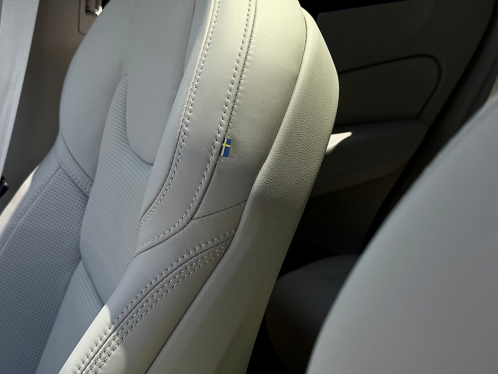New 2026 Volvo XC60 plug-in hybrid T8 Ultra SUV
