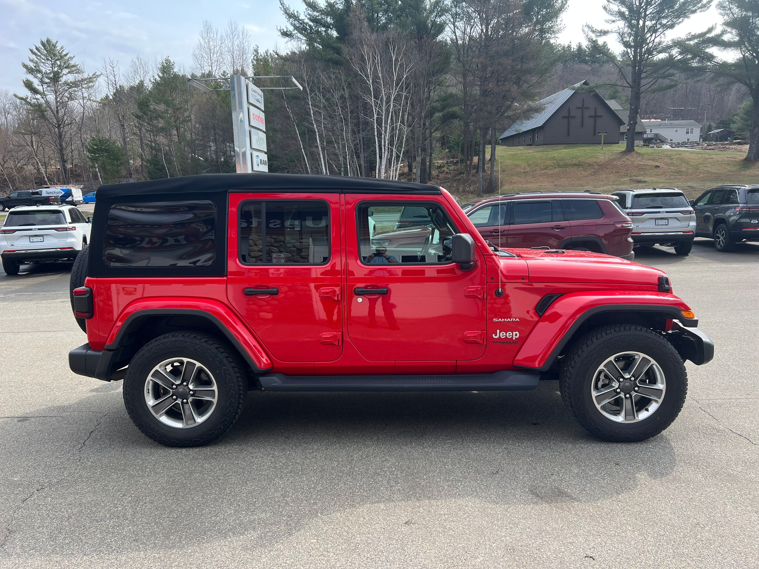 2020 Jeep Wrangler Unlimited Sahara photo 4