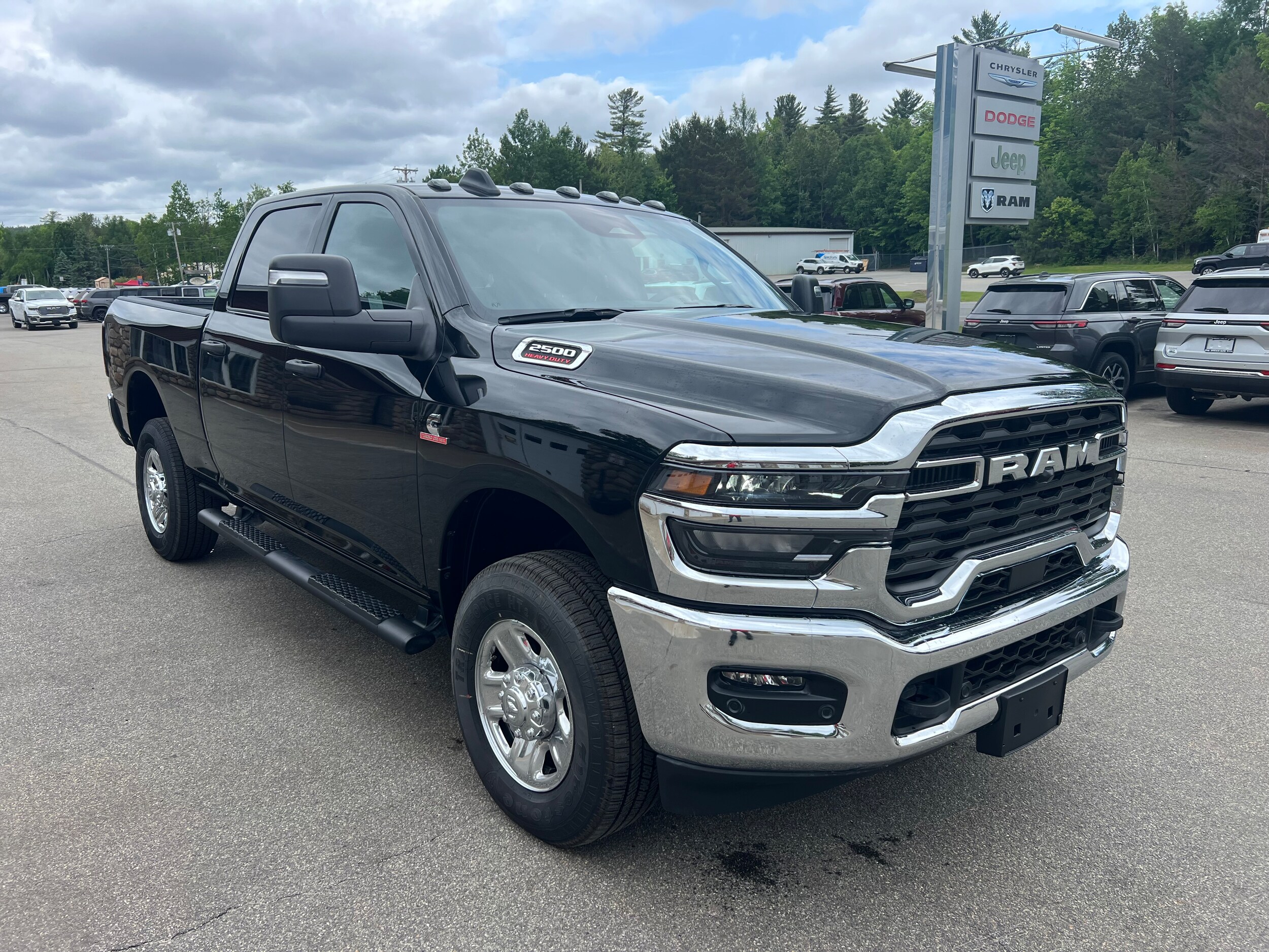 2025 Ram 2500 Tradesman photo 3