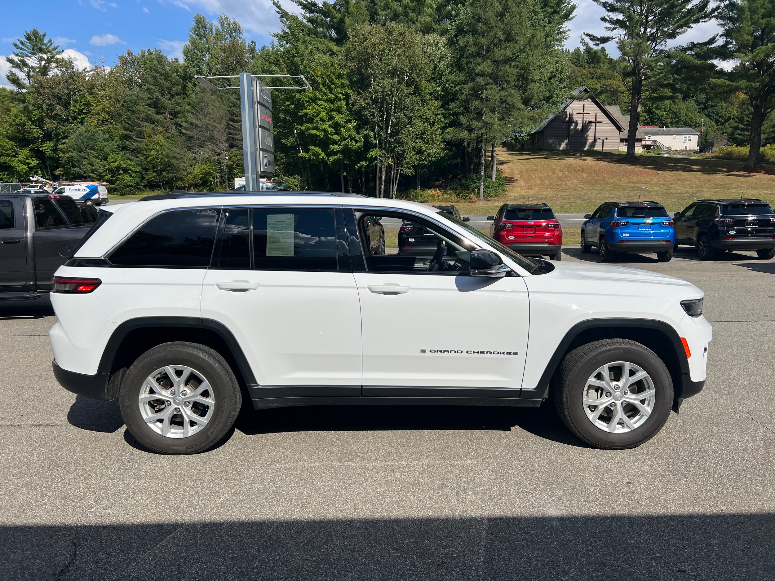 2023 Jeep Grand Cherokee Limited photo 3