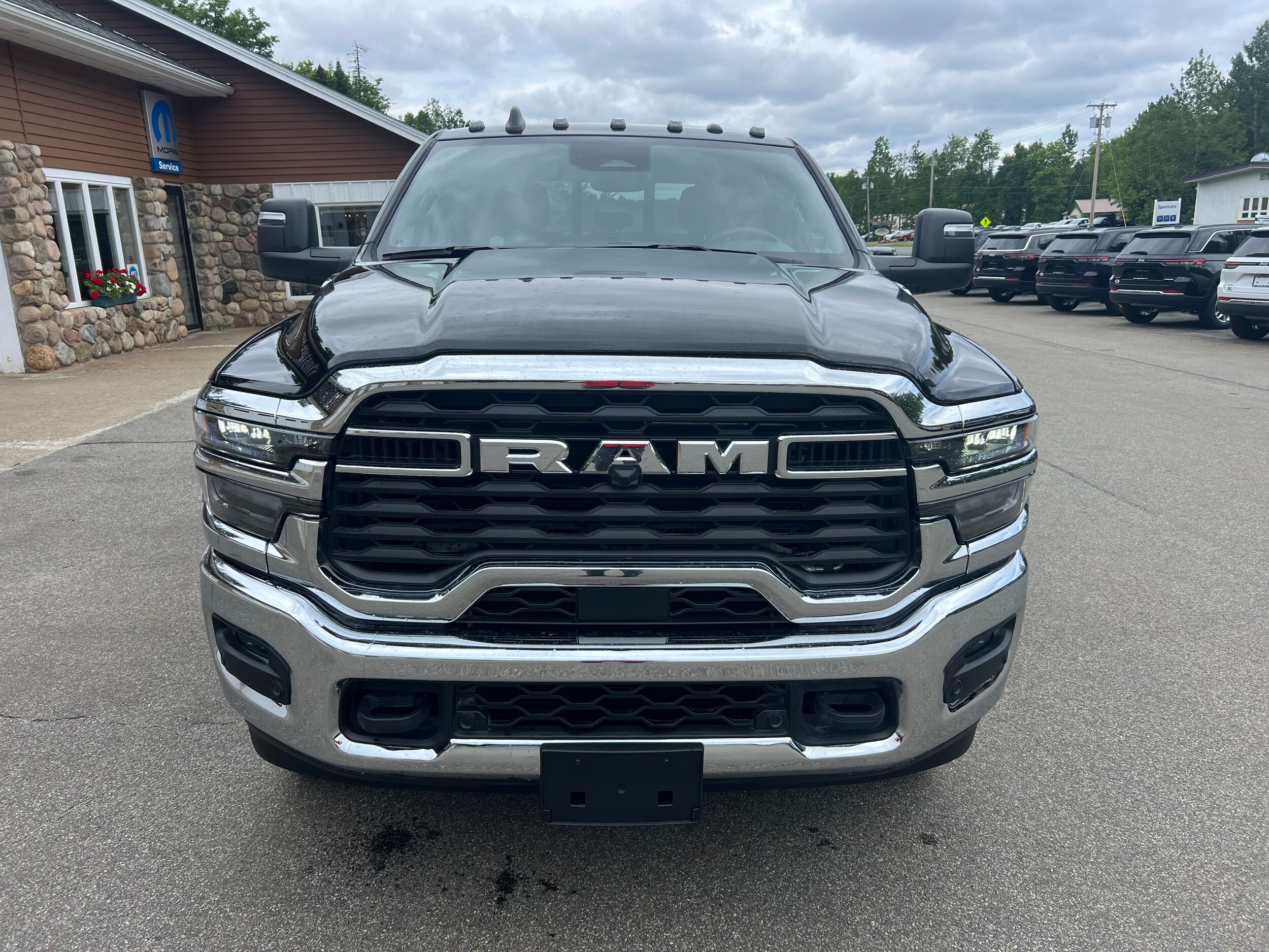 2025 Ram 2500 Tradesman photo 2