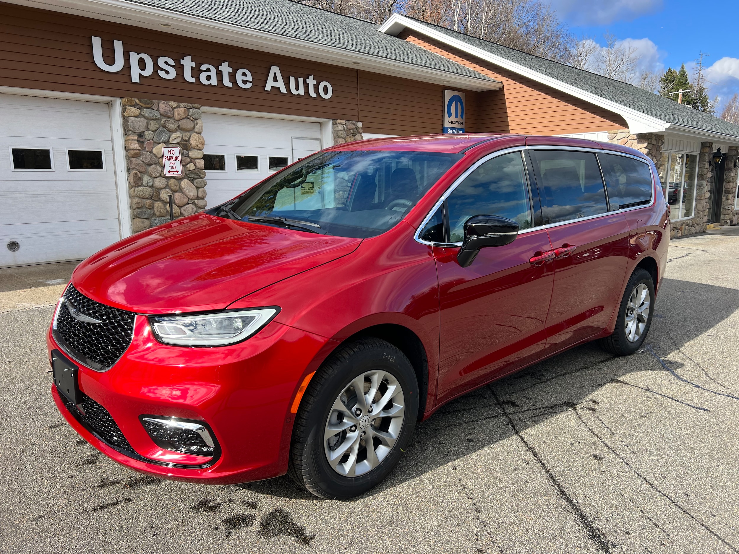 2026 Chrysler Pacifica Select's photo