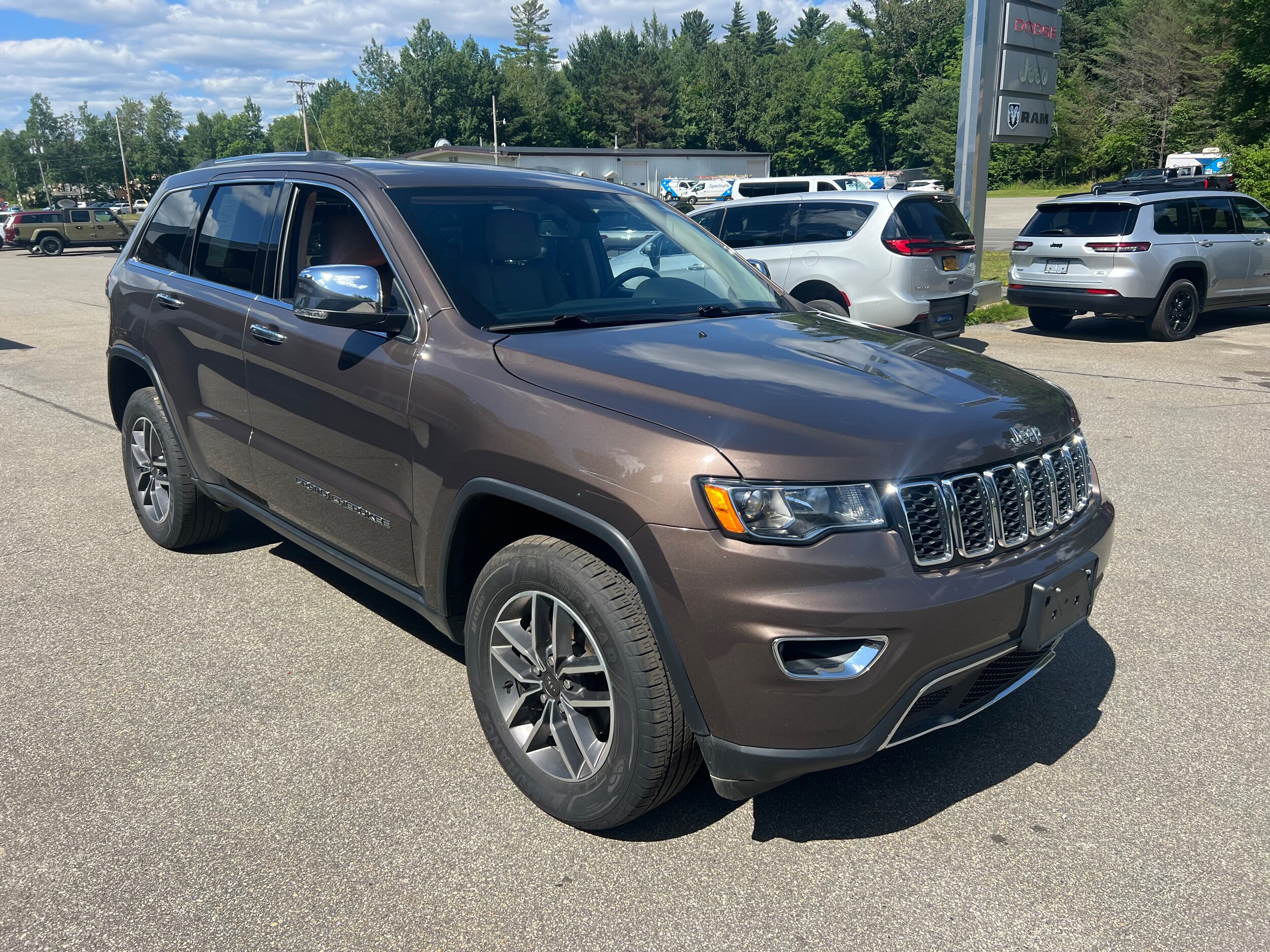 2020 Jeep Grand Cherokee Limited photo 3