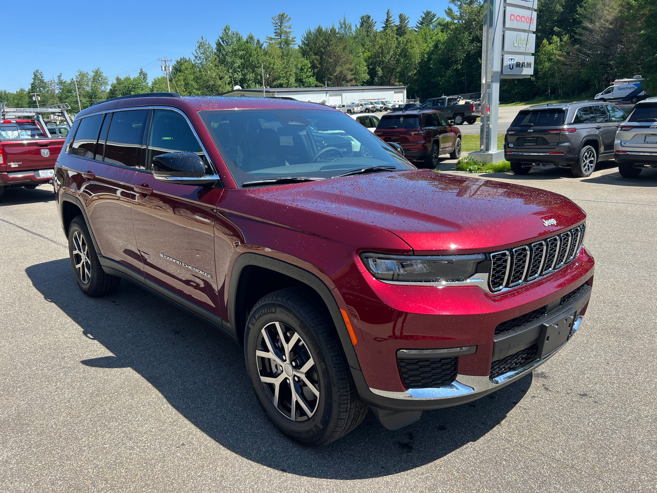 2025 Jeep Grand Cherokee Limited photo 3