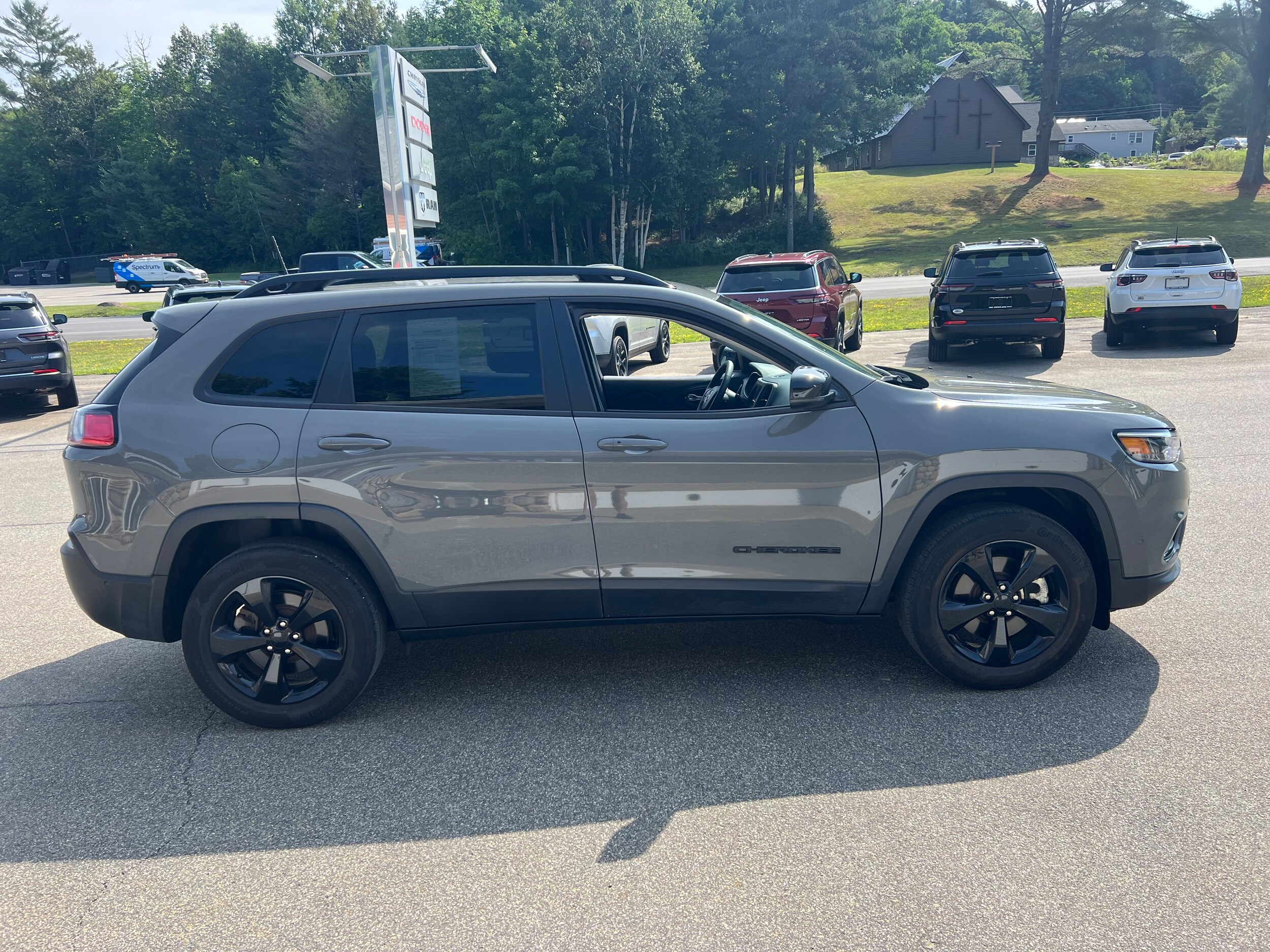 2023 Jeep Cherokee Altitude Lux photo 4