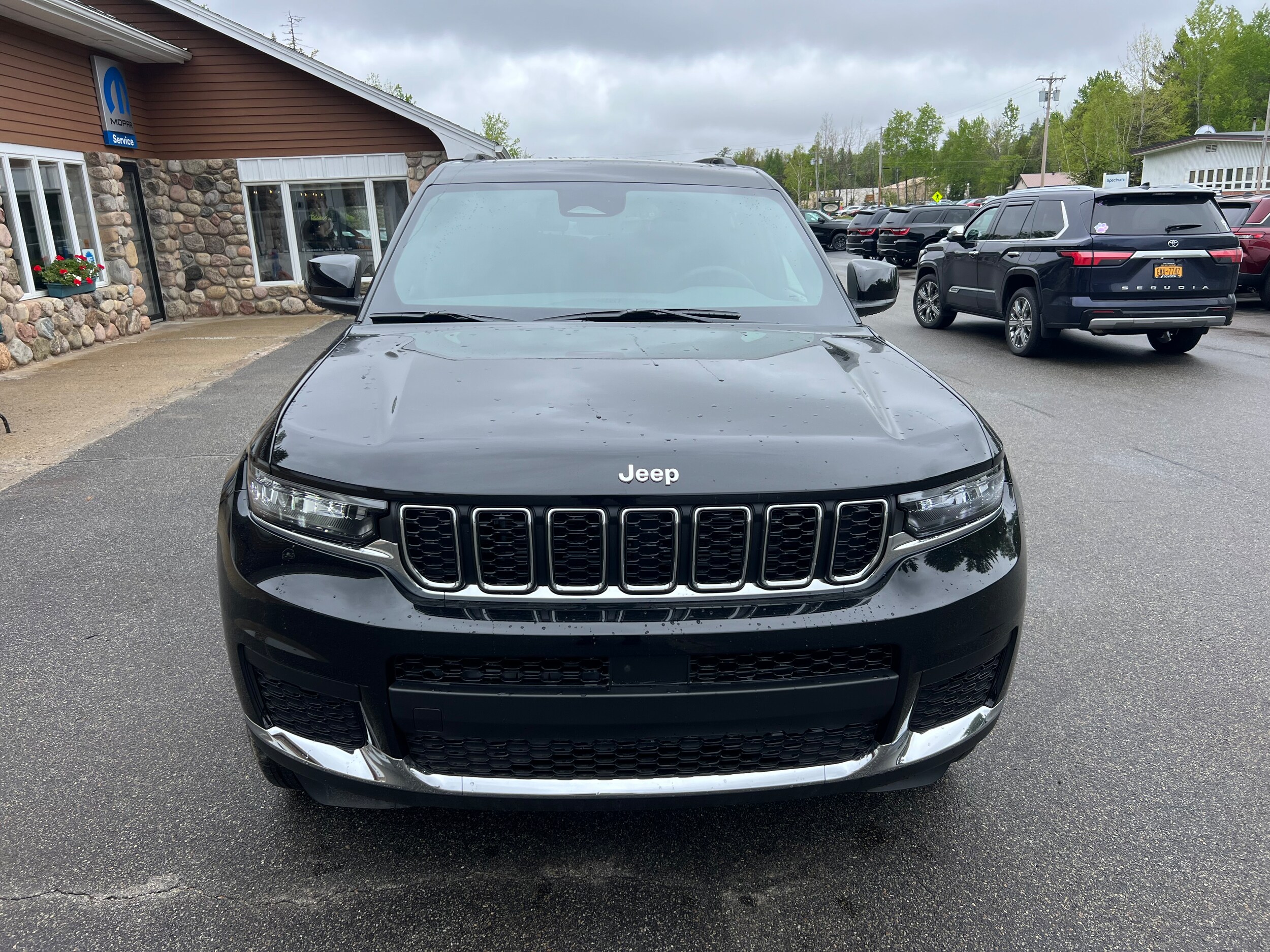 2025 Jeep Grand Cherokee Laredo Altitude photo 2