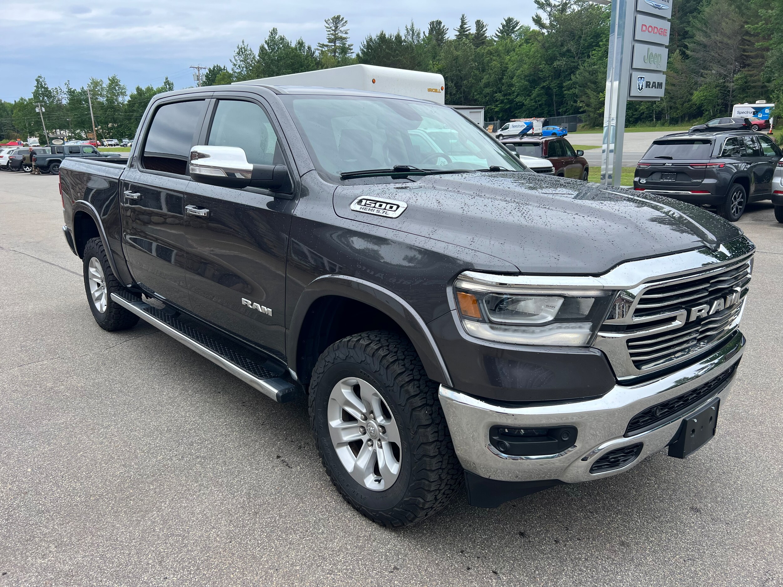 2019 Ram 1500 Laramie photo 3