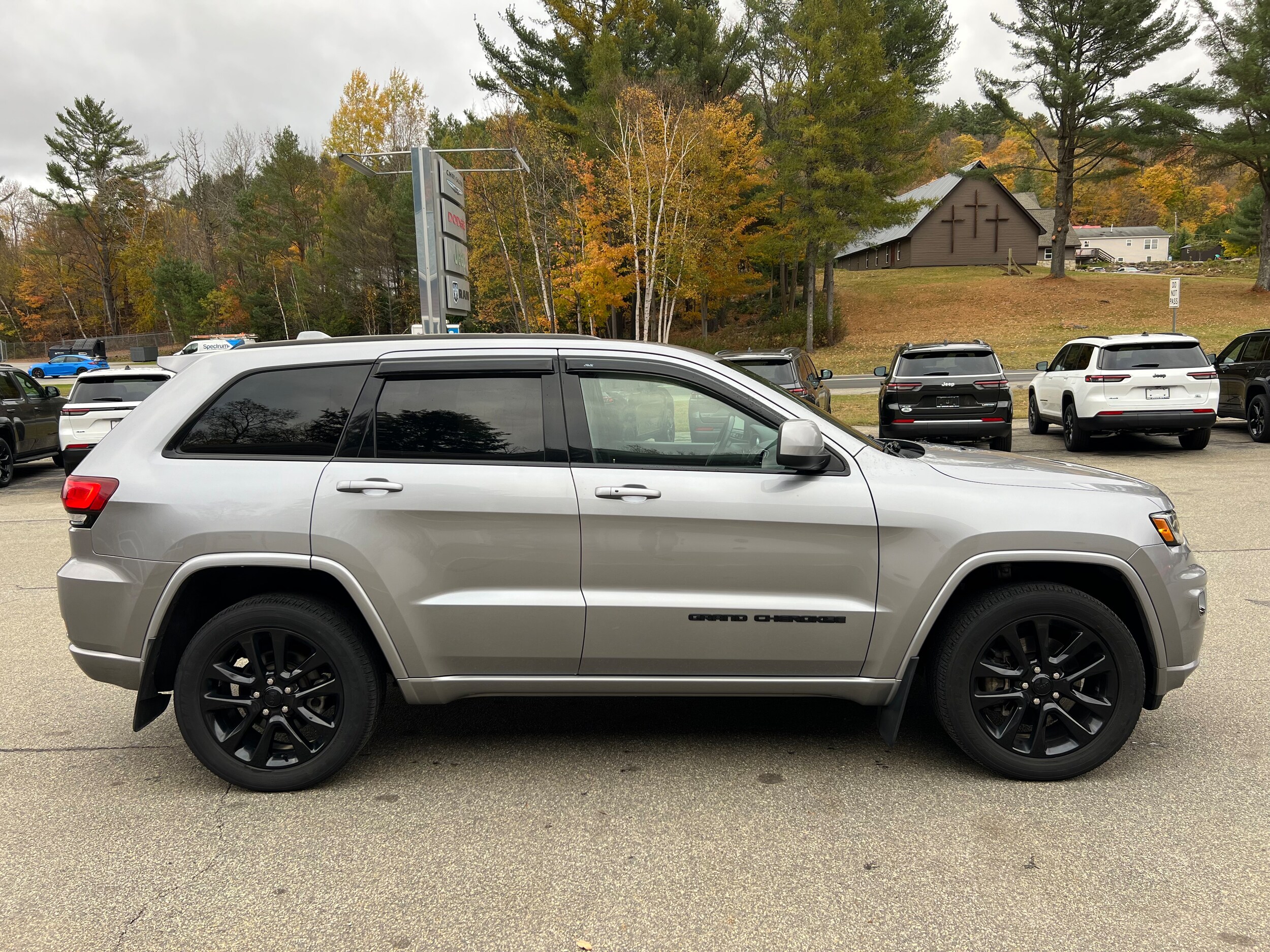 2021 Jeep Grand Cherokee Altitude photo 3