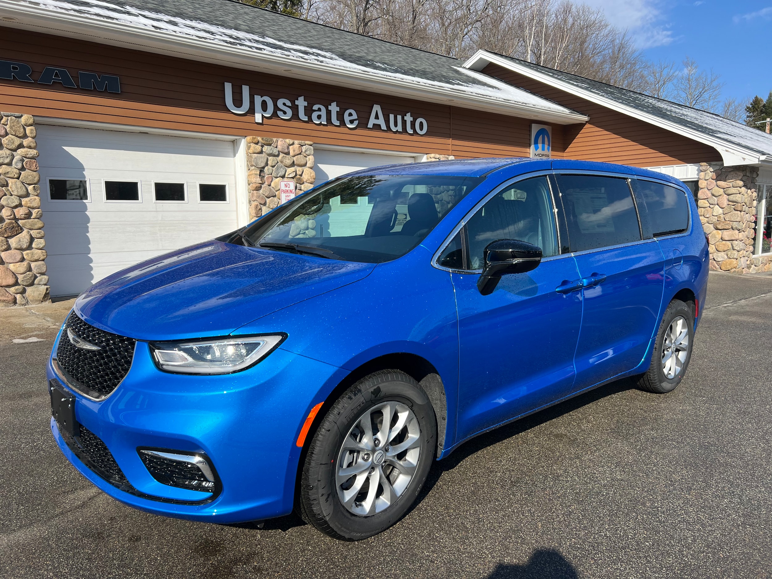 2026 Chrysler Pacifica Select AWD's photo