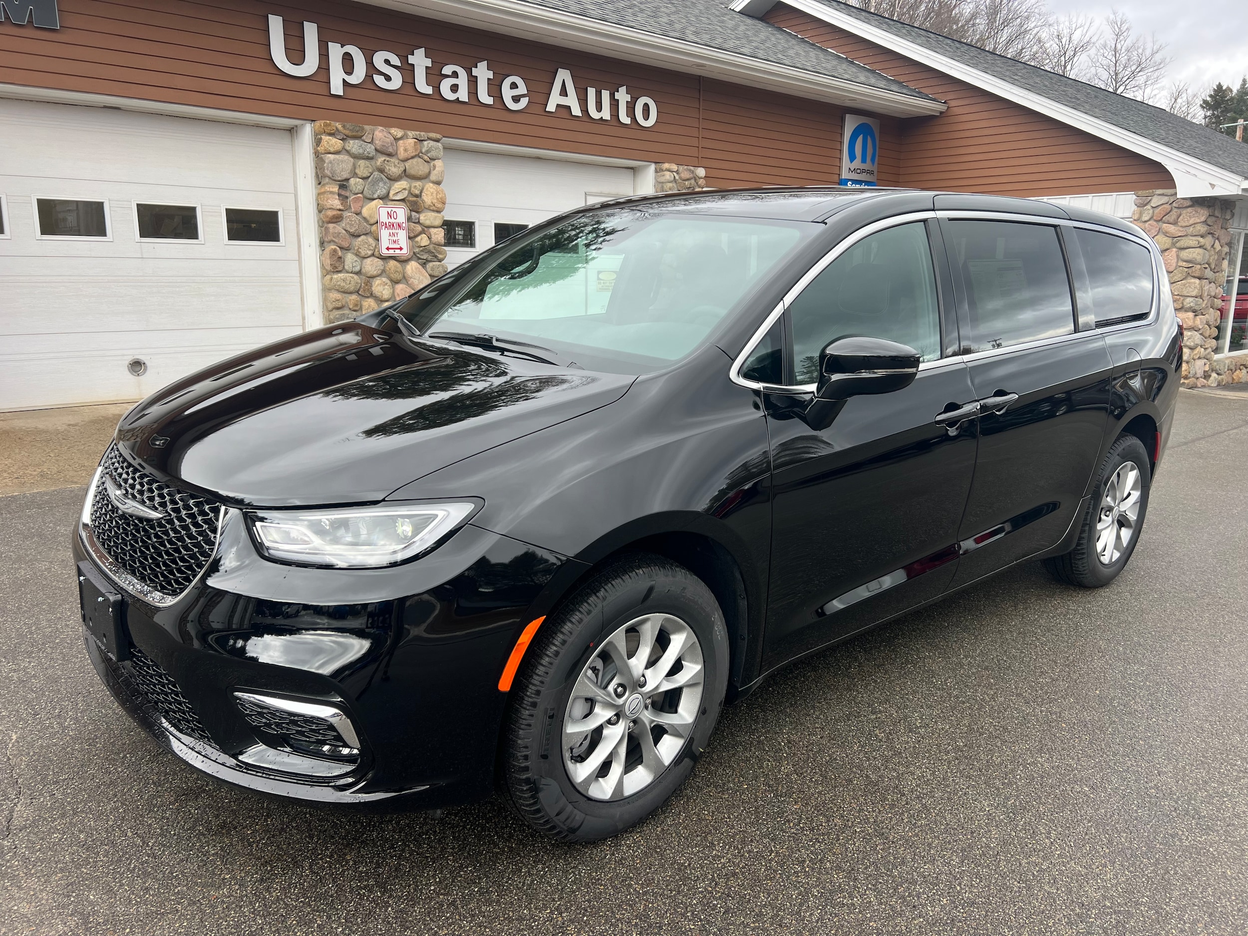 2026 Chrysler Pacifica Select AWD's photo