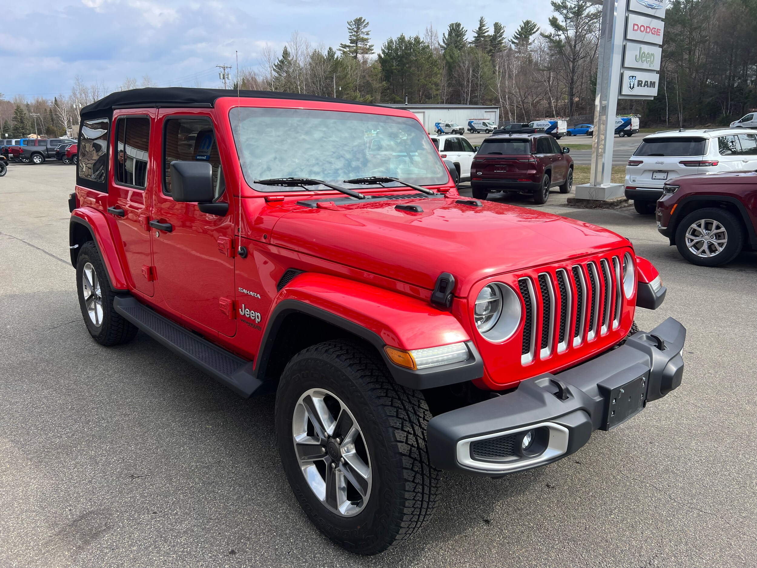 2020 Jeep Wrangler Unlimited Sahara photo 3