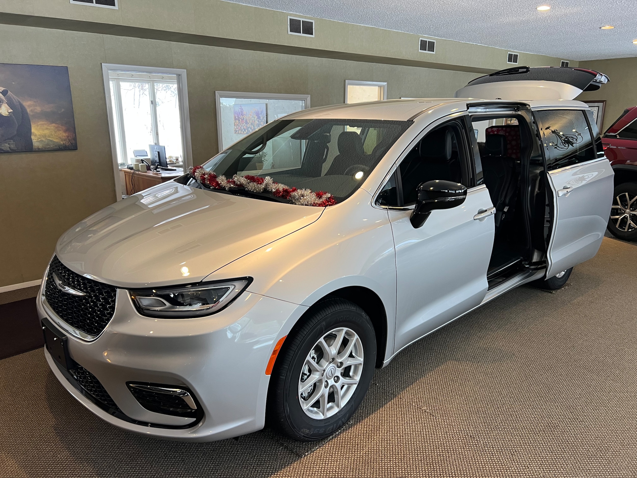 2026 Chrysler Pacifica Select's photo