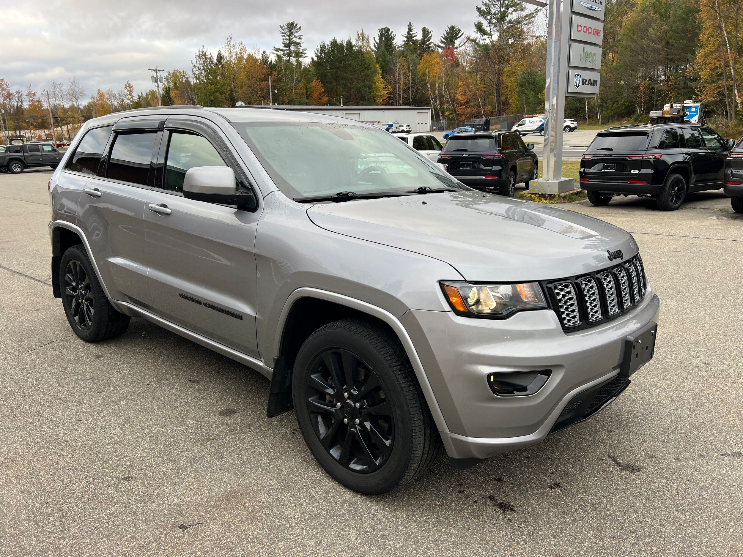 2021 Jeep Grand Cherokee Altitude photo 2