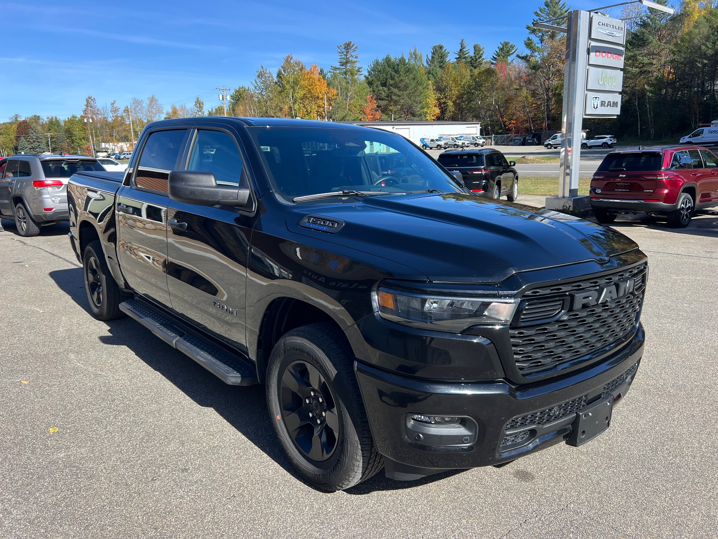 2025 Ram 1500 Tradesman photo 2