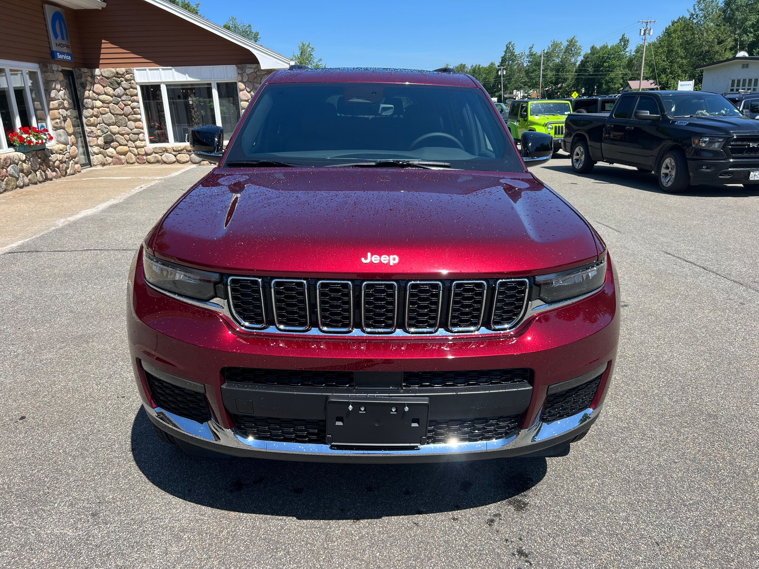 2025 Jeep Grand Cherokee Limited photo 2