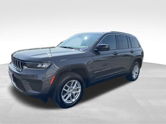 2025 Jeep Grand Cherokee Laredo photo 2