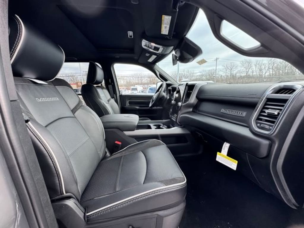 New 2026 Ram 2500 LARAMIE CREW CAB 4X4 6'4 BOX Pickup