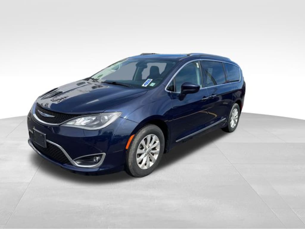 Used 2019 Chrysler Pacifica Touring L Van Passenger Van