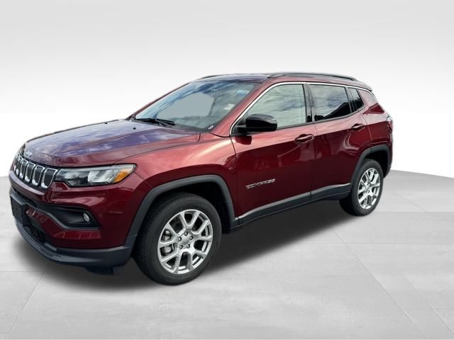 2022 Jeep Compass Latitude Lux photo 2