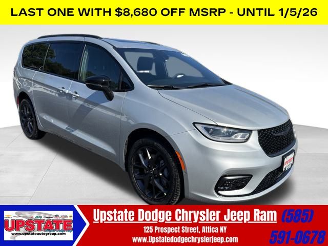 2026 Chrysler Pacifica Limited's photo