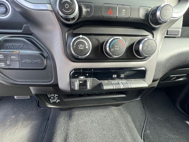 2024 RAM Ram 3500 Pickup Big Horn - Photo 29