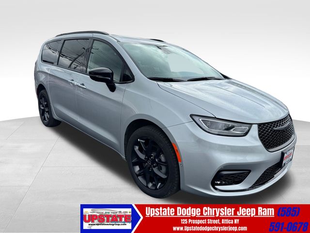2026 Chrysler Pacifica Passenger Van 
