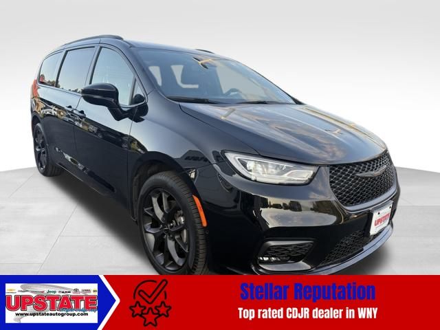2024 Chrysler Pacifica Touring L photo 3