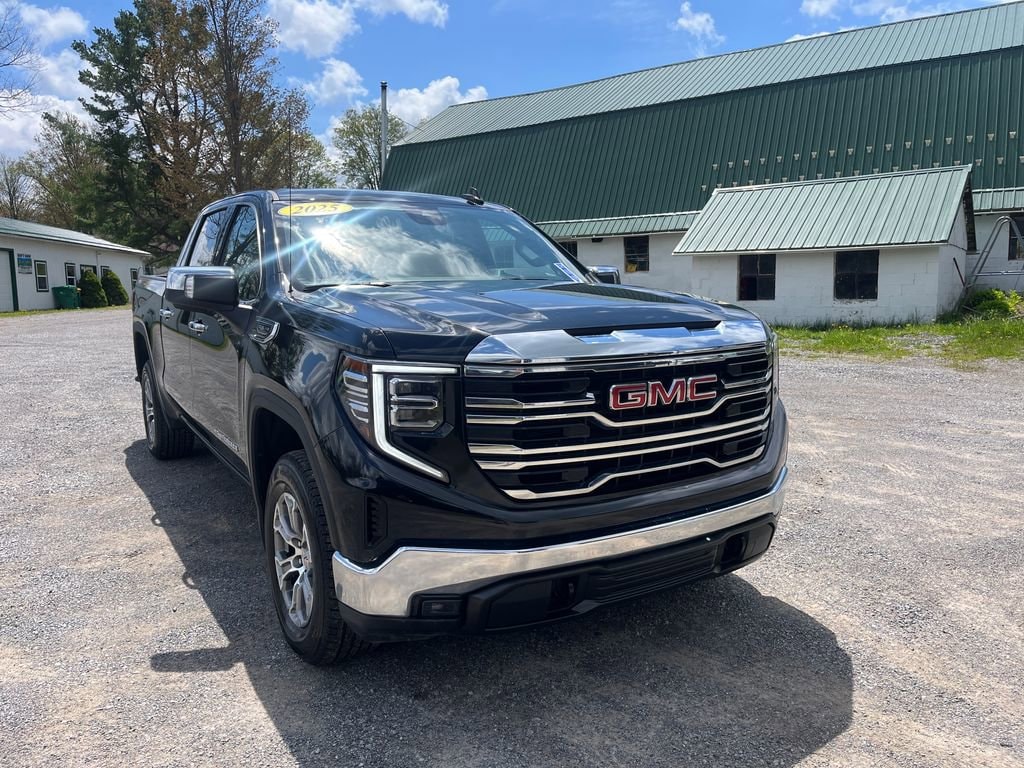 2025 GMC Sierra 4WD Crew Cab Short Box SLT's photo