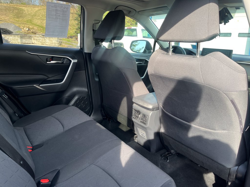 2021 Toyota RAV4 XLE - Photo 34