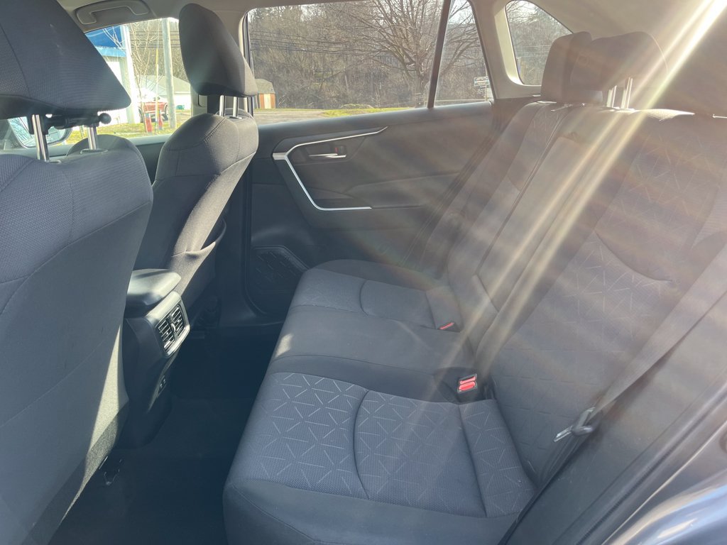 2021 Toyota RAV4 XLE - Photo 30