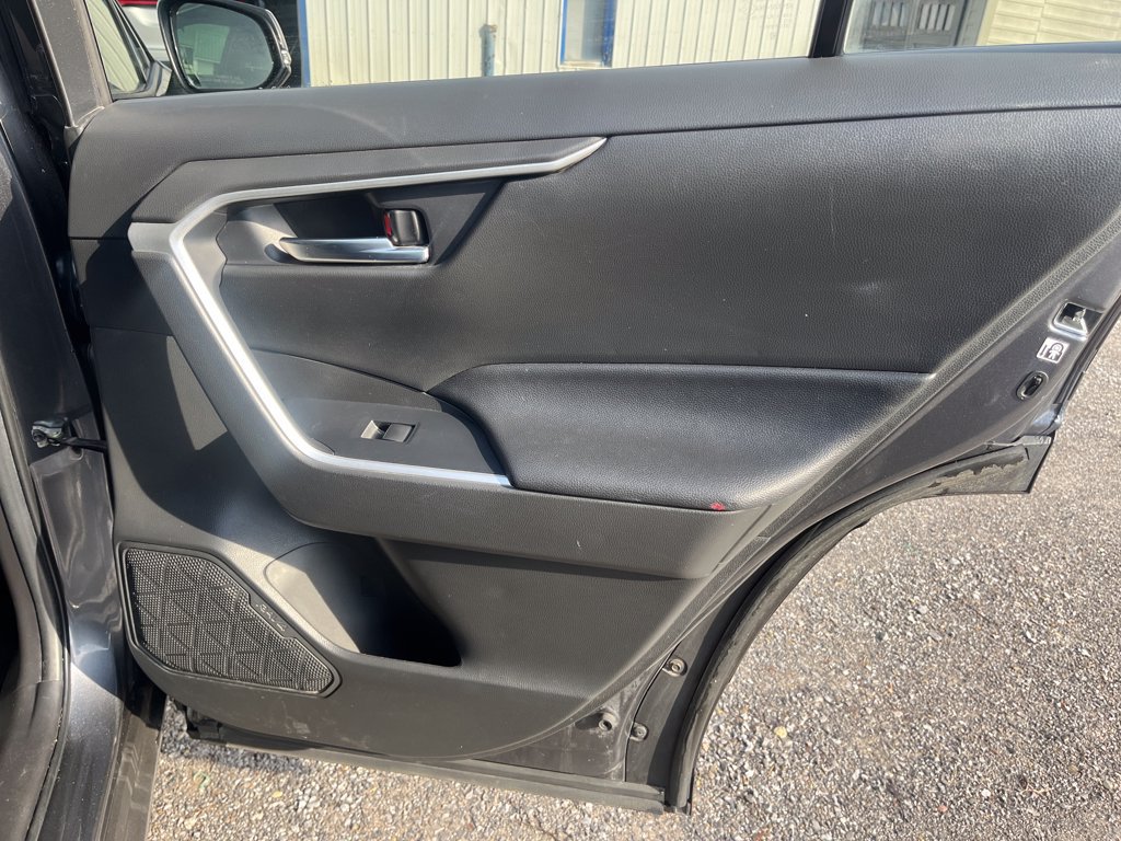 2021 Toyota RAV4 XLE - Photo 33