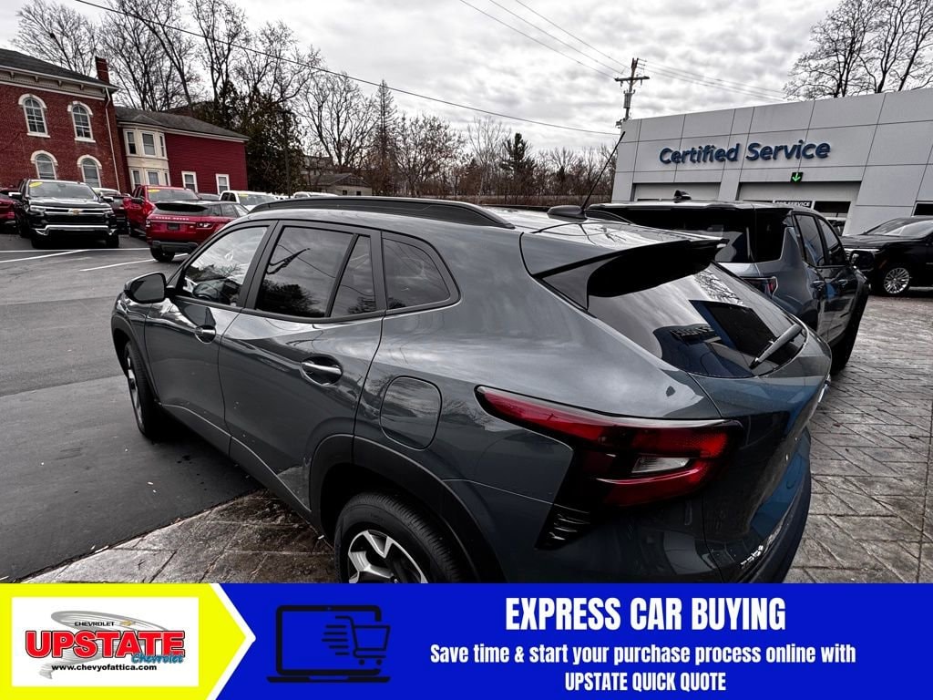 New 2025 Chevrolet Trax LT SUV