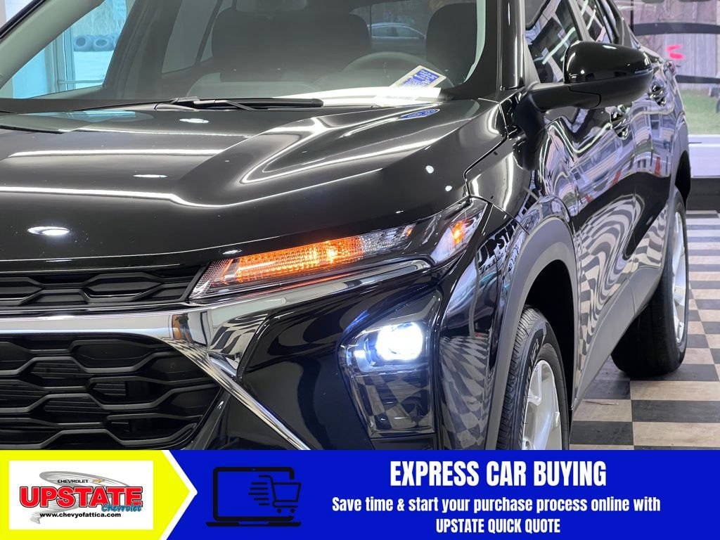 2024 Chevrolet Trax LS photo 4