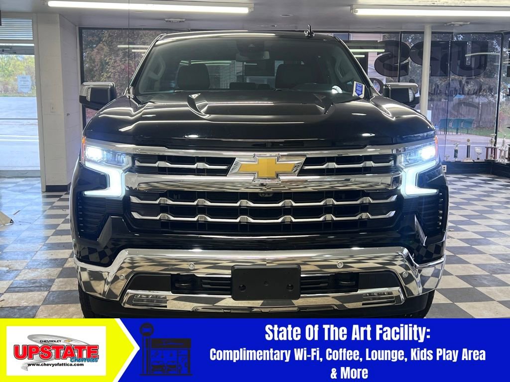 2022 Chevrolet Silverado 1500 LTZ photo 2