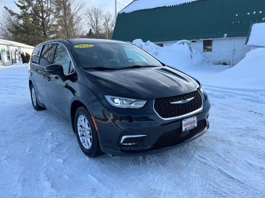 2023 Chrysler Pacifica Touring L's photo