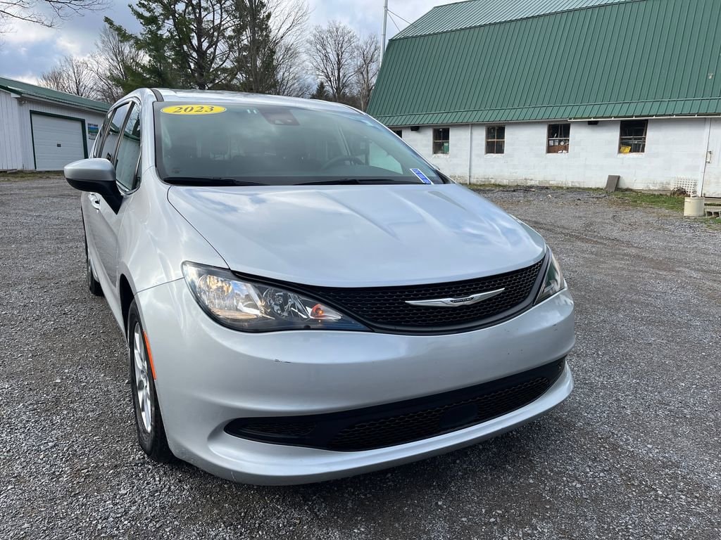 2023 Chrysler Voyager LX's photo