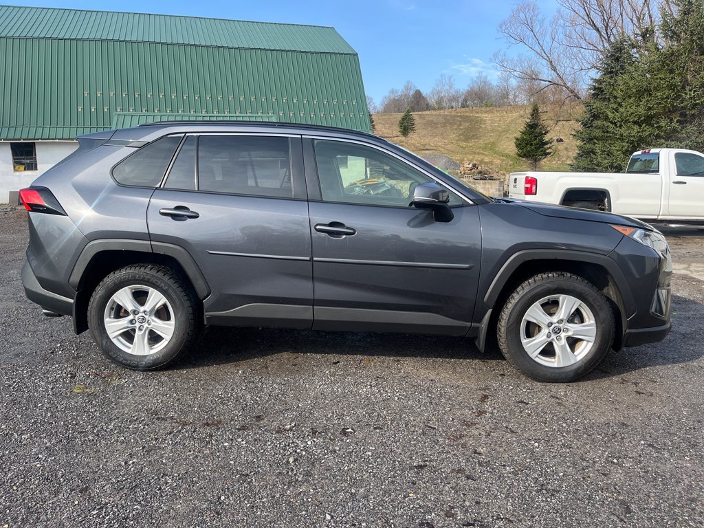 2021 Toyota RAV4 XLE - Photo 9