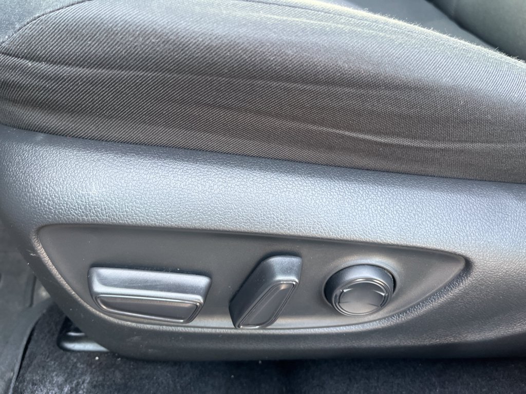 2021 Toyota RAV4 XLE - Photo 17