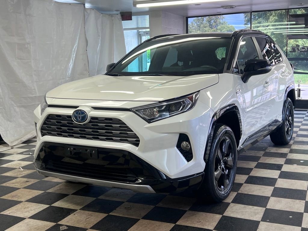 2020 Toyota RAV4 Hybrid XSE photo 2